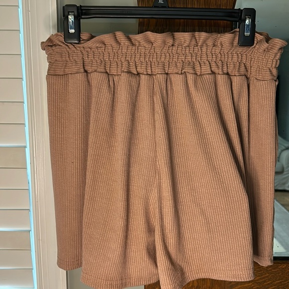 SHEIN Brown Ribbed High-Waist Shorts - Picture 1 of 4